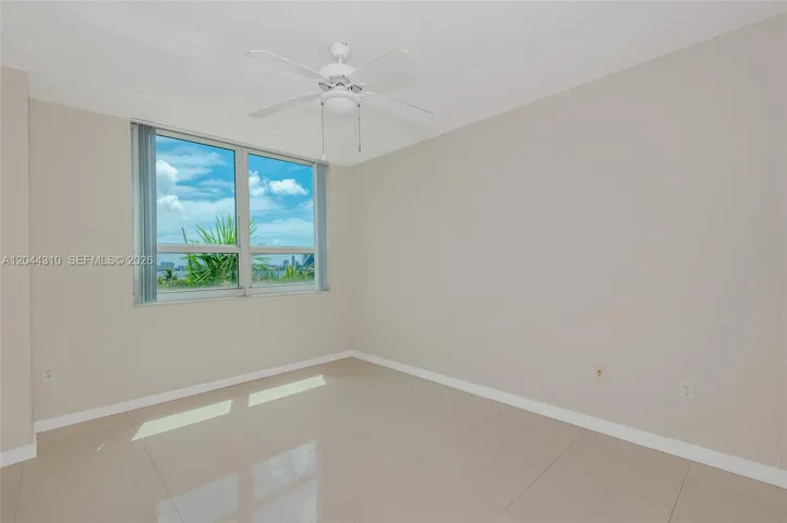 DIRECT BAYVIEWS from every angle of the condo!