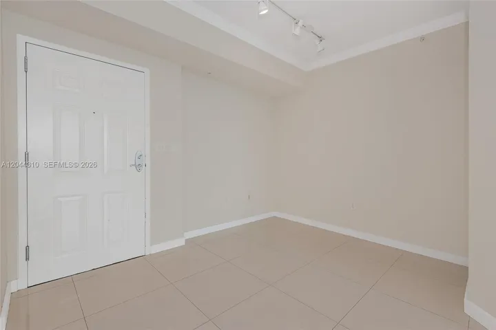 formal dining area, can sit up to 8 guests