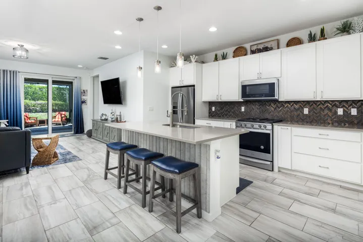 Kitchen Breakfast Bar