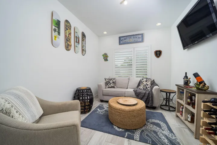 Den / Wine Room