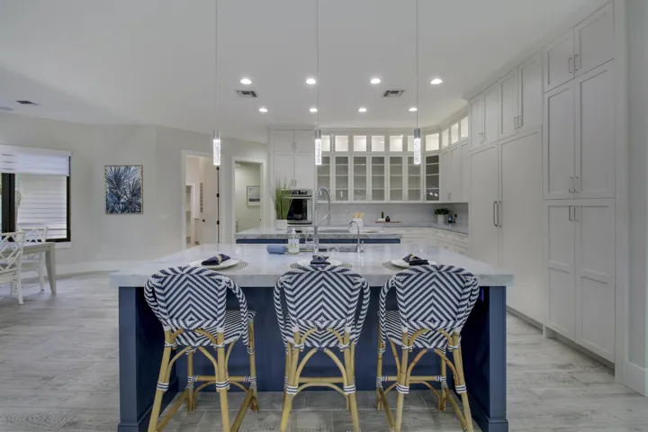 Double Island with Seating