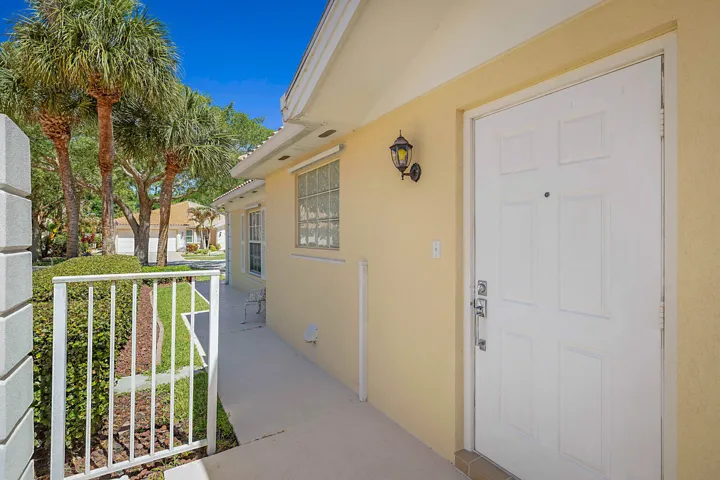 Front entrance 774 Balmoral Trace