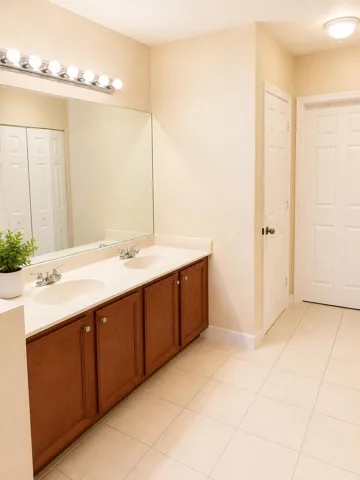 Master bathroom1