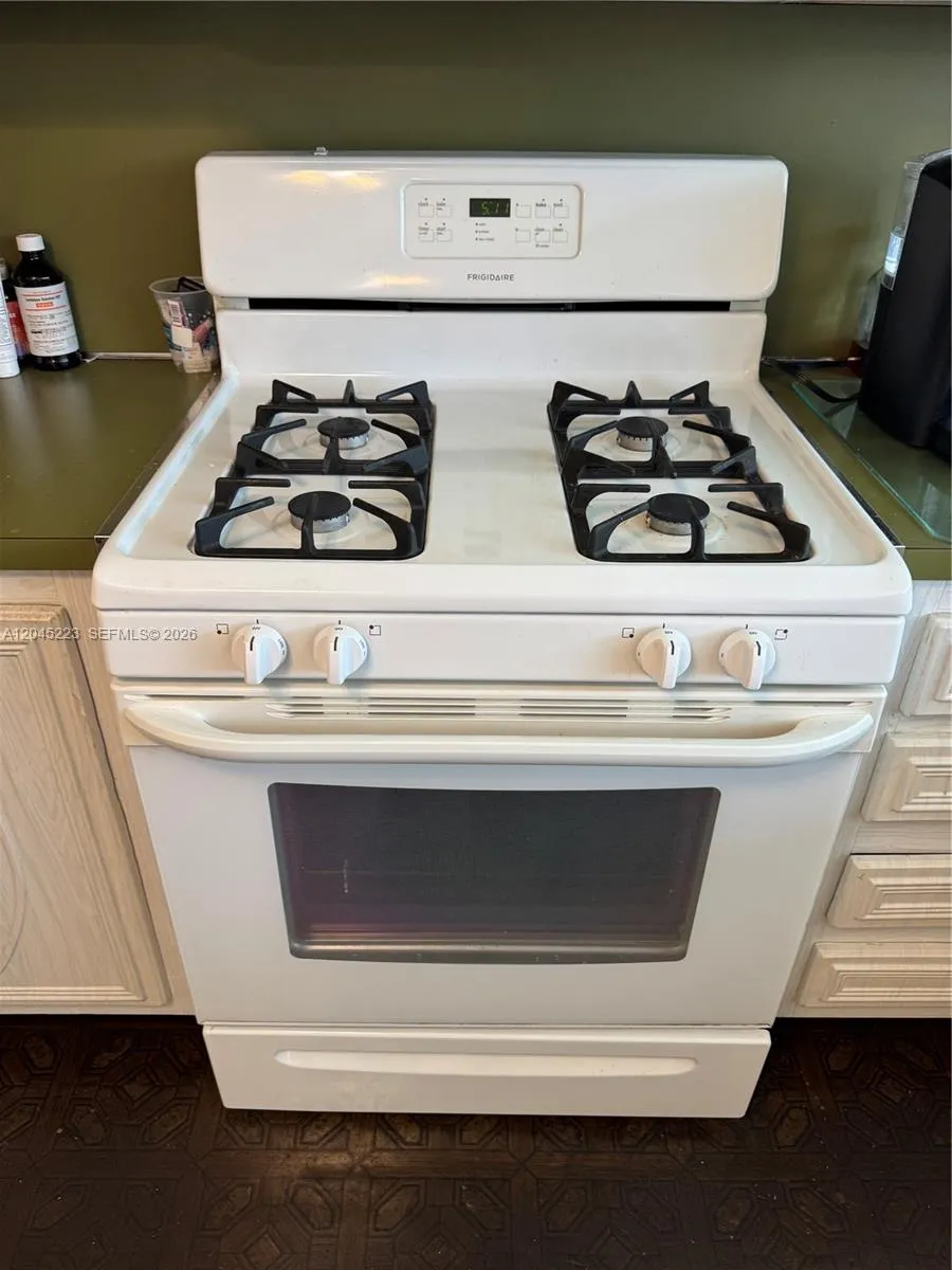 Gas stove