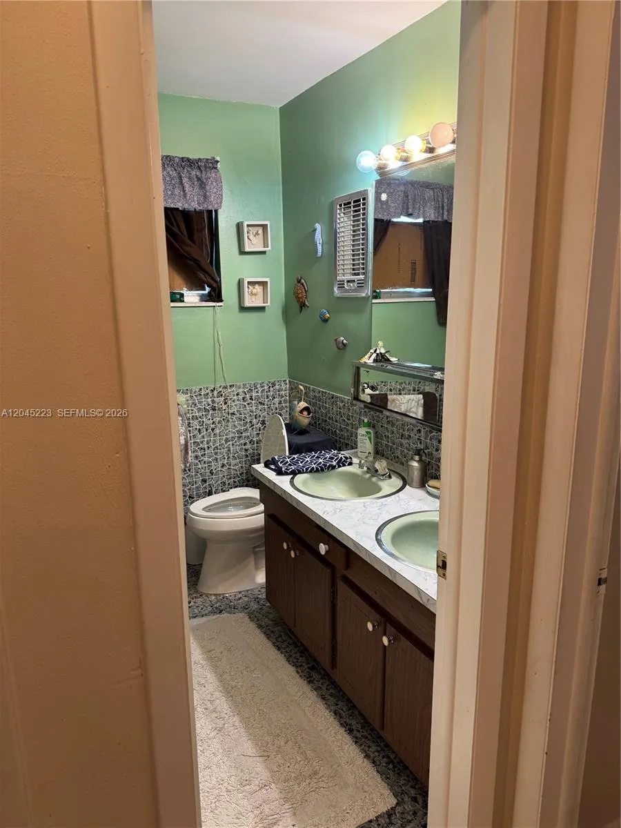 2nd bathroom hallway4