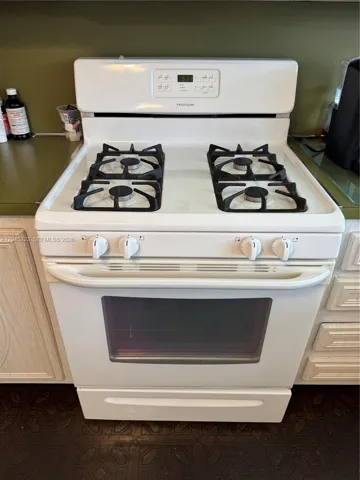 Gas stove