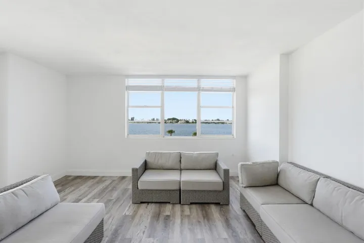 14-web-or-mls-2800_N_Flagler_Dr_Unit_410