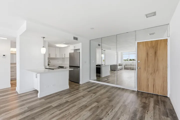 25-web-or-mls-2800_N_Flagler_Dr_Unit_410