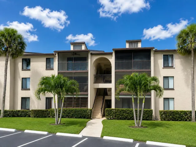 627 Sea Pine Way