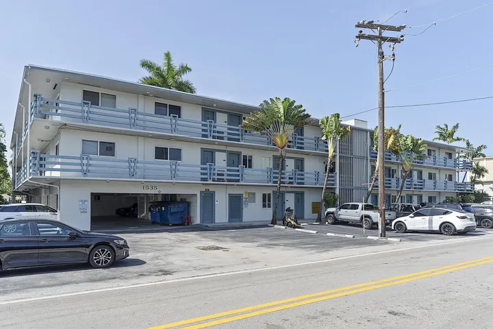 1535 SE 15th St - #206 - 010