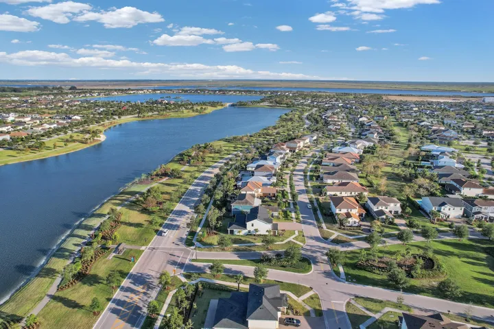 1168 Stirling Pine Place Loxahatchee 19