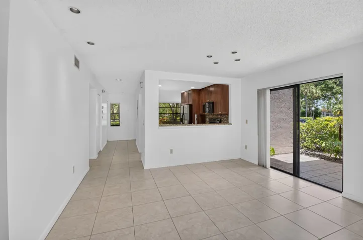 Living Room/Kitchen