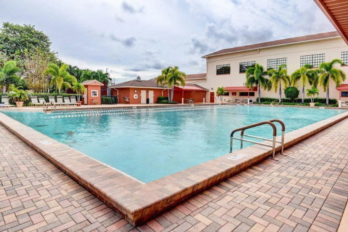 Pool so inviting