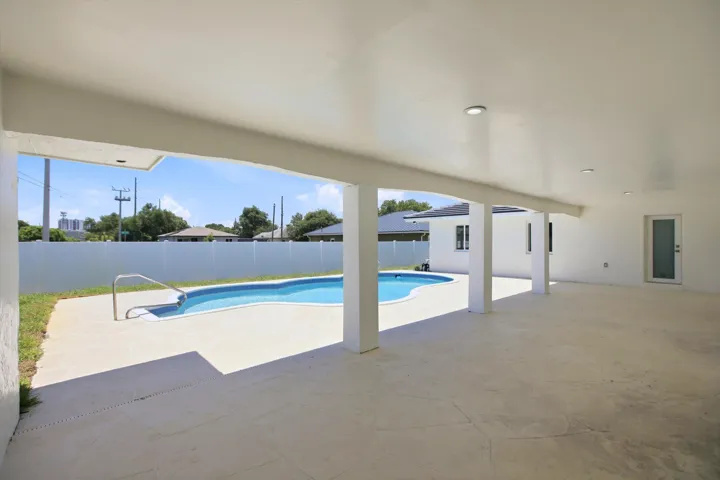 30-Property Photo 030