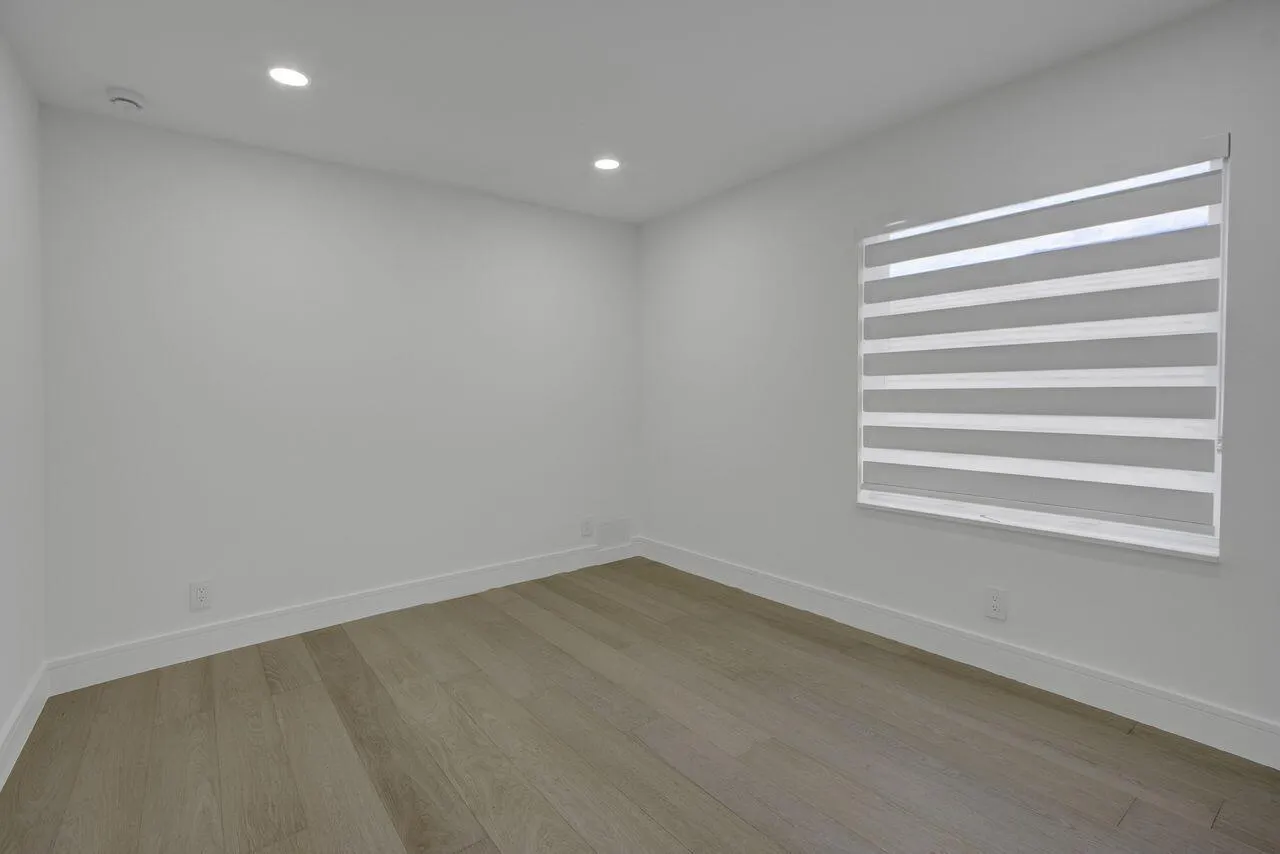 Bedroom 2 (Upstairs)