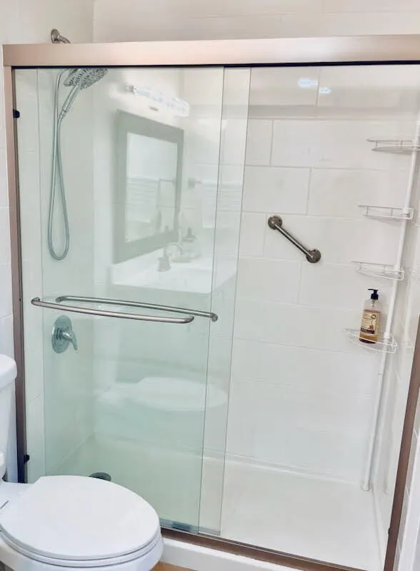 3850 215 master shower stall