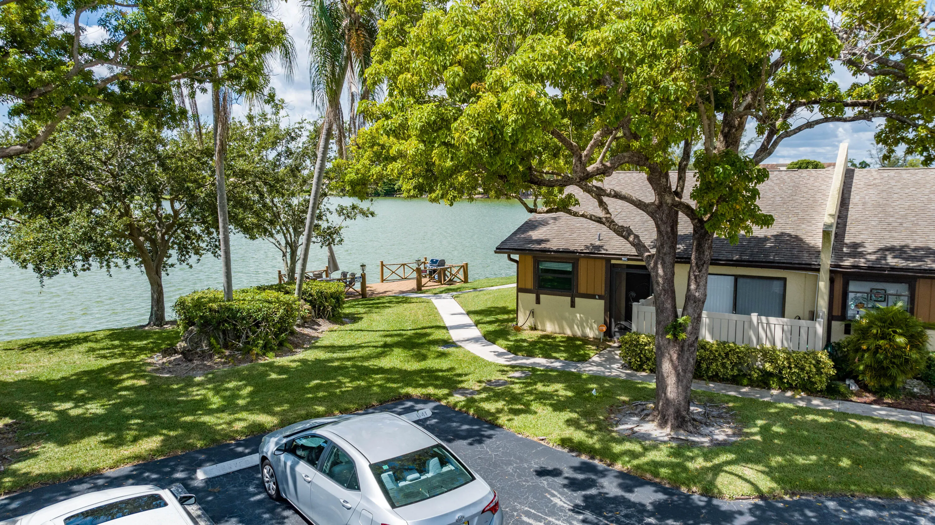 Lake Villa Exterior