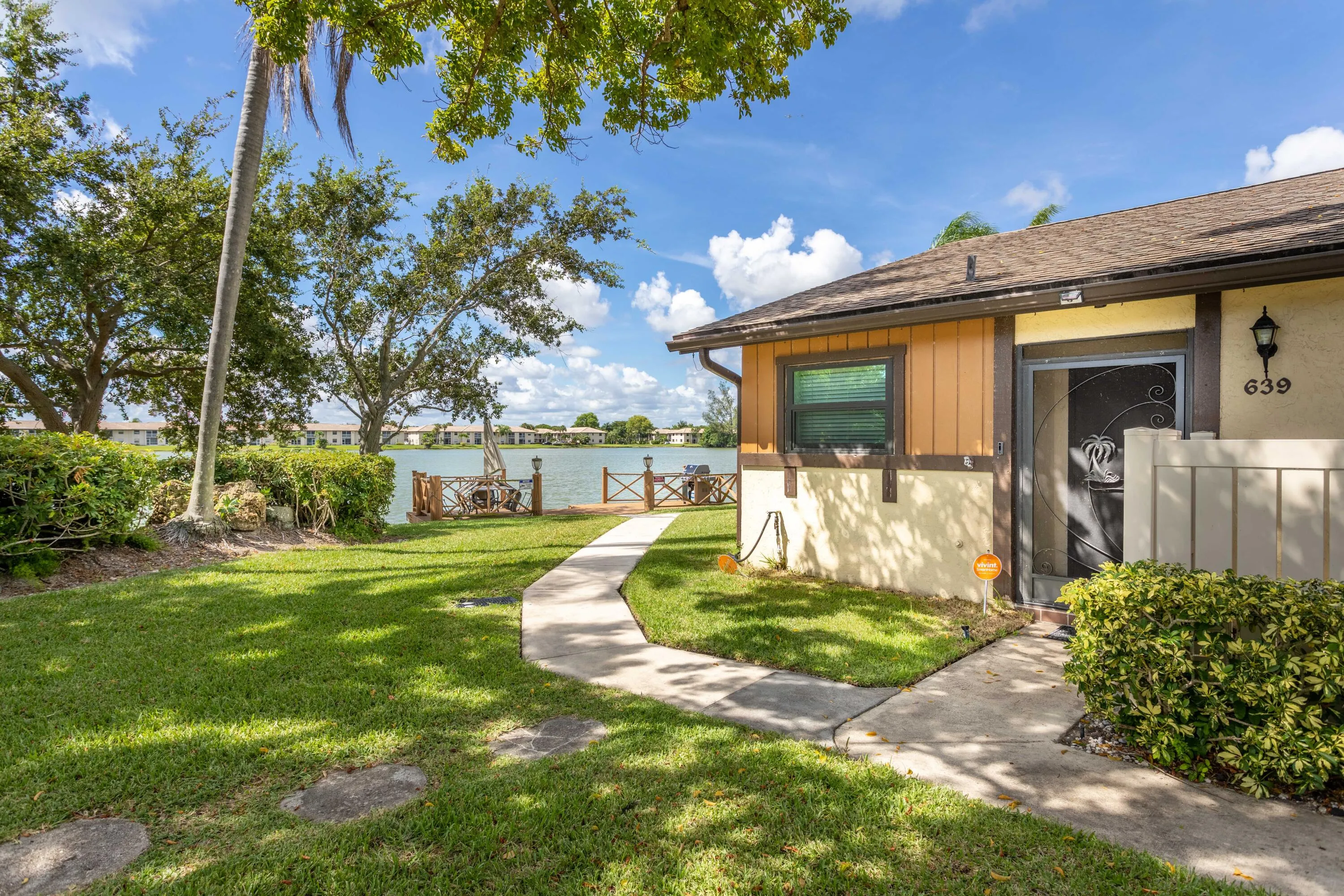 Lake Villa Exterior