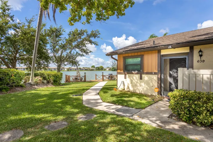 Lake Villa Exterior