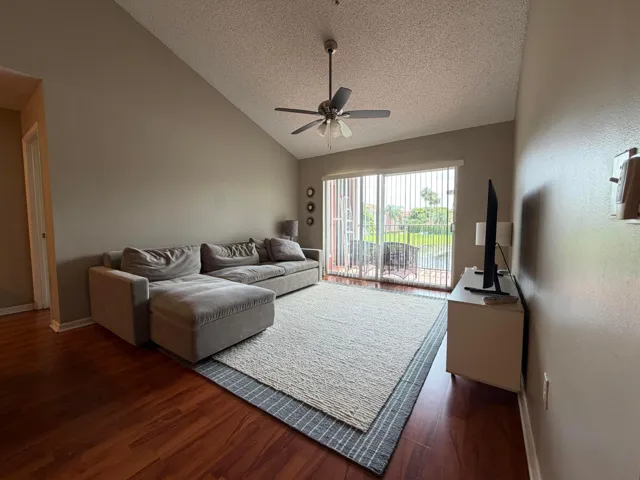 7840 SONOMA APT 204 LIVINGROOM