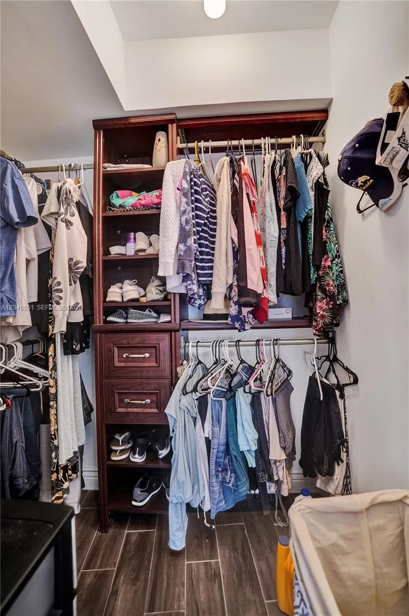 Primary Bedroom Walk-in