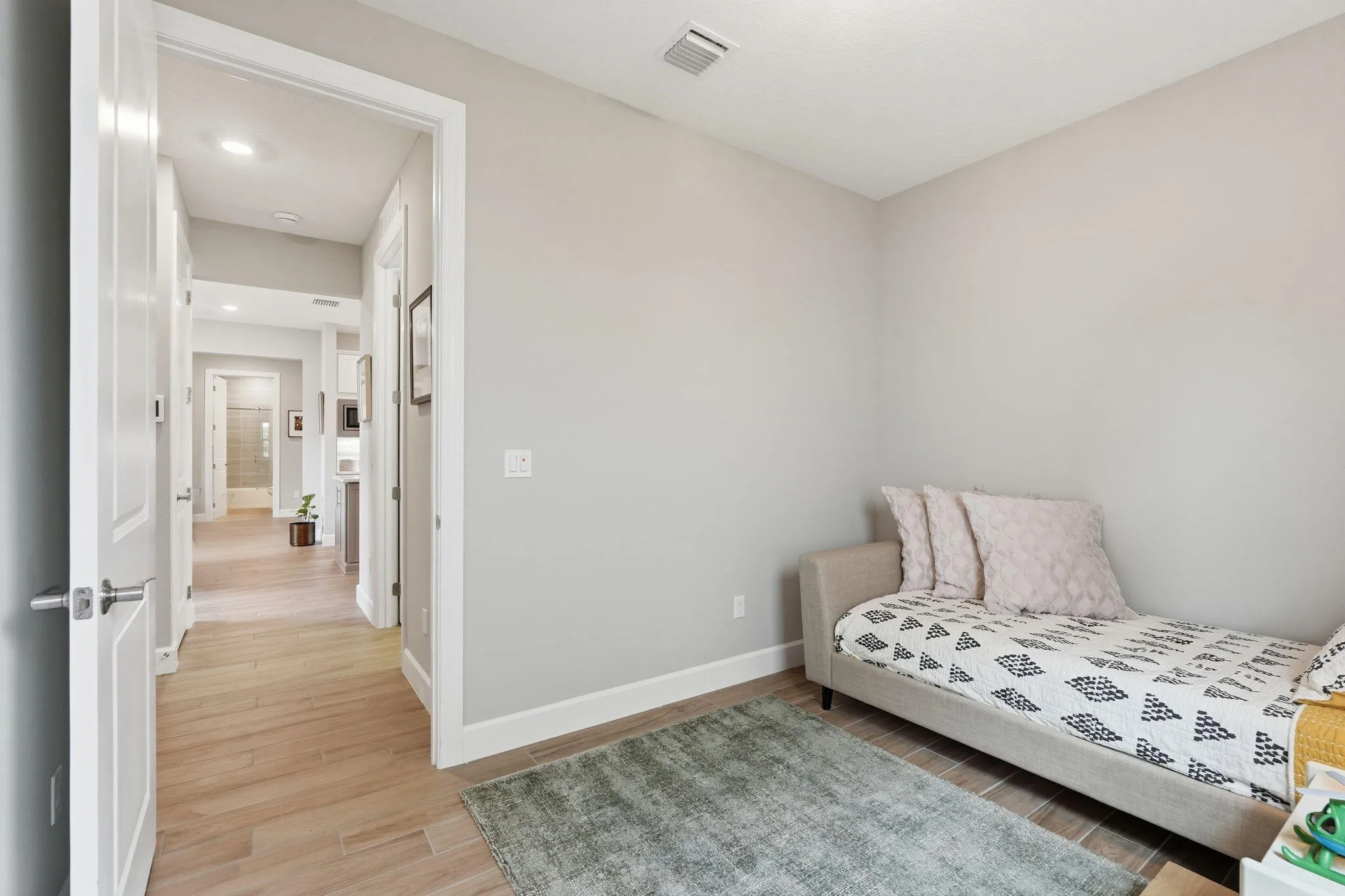 17-web-or-mls-208_Sonoma_Isles_Circle_01