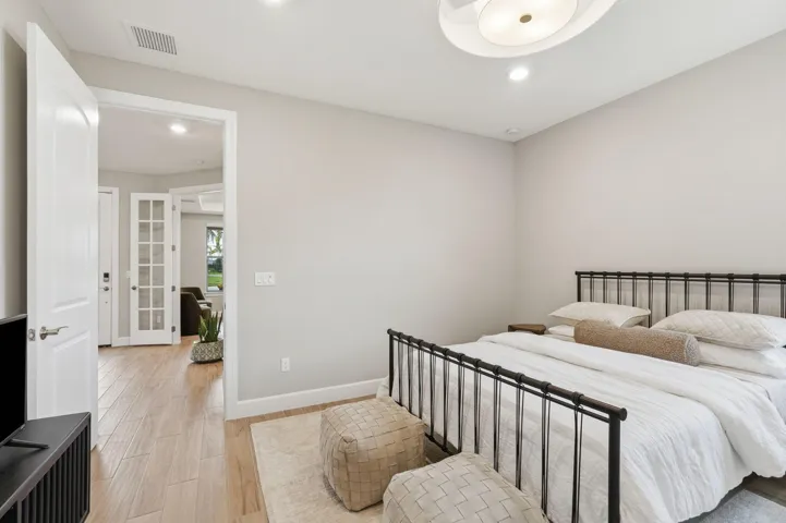 11-web-or-mls-208_Sonoma_Isles_Circle_01