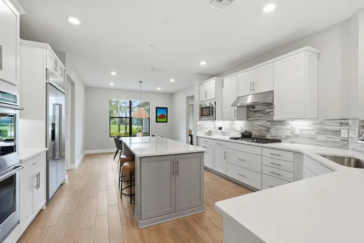 32-web-or-mls-208_Sonoma_Isles_Circle_03