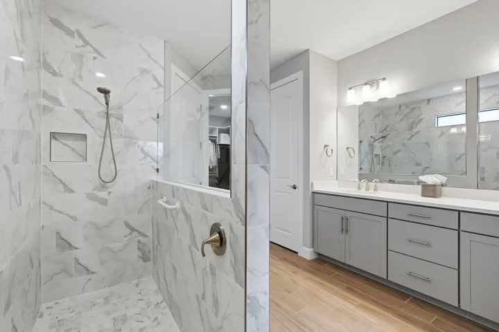 7-web-or-mls-208_Sonoma_Isles_Circle_007