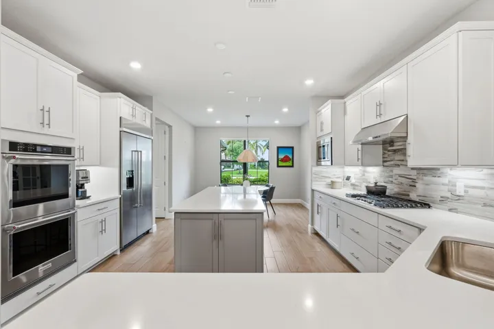34-web-or-mls-208_Sonoma_Isles_Circle_03
