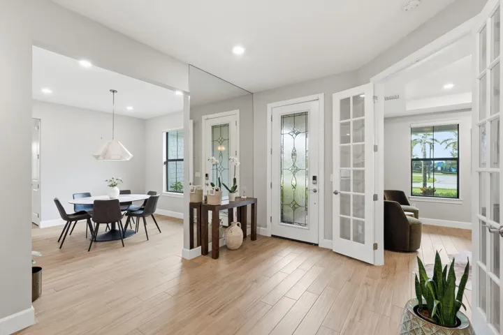 24-web-or-mls-208_Sonoma_Isles_Circle_02