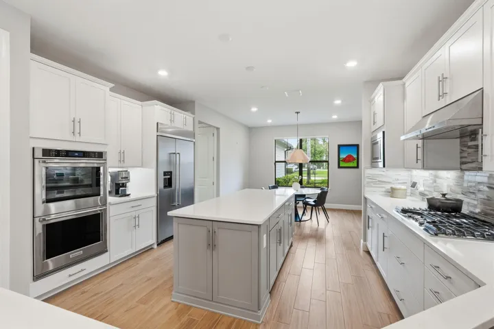 35-web-or-mls-208_Sonoma_Isles_Circle_03