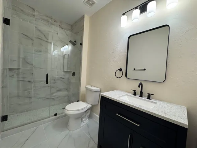 Gorgeous 2nd bath
