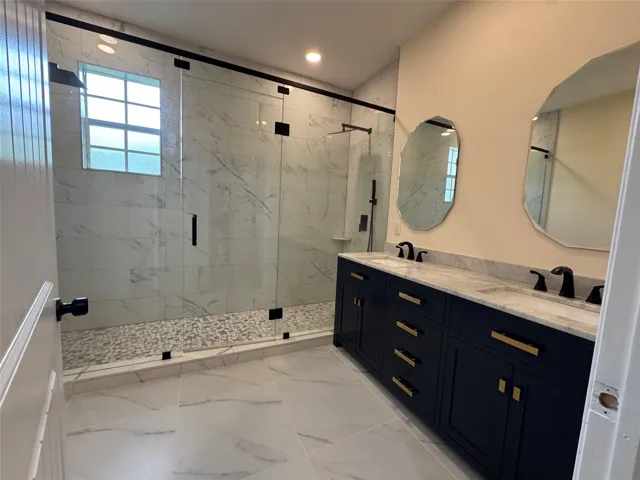 Owners bathroom