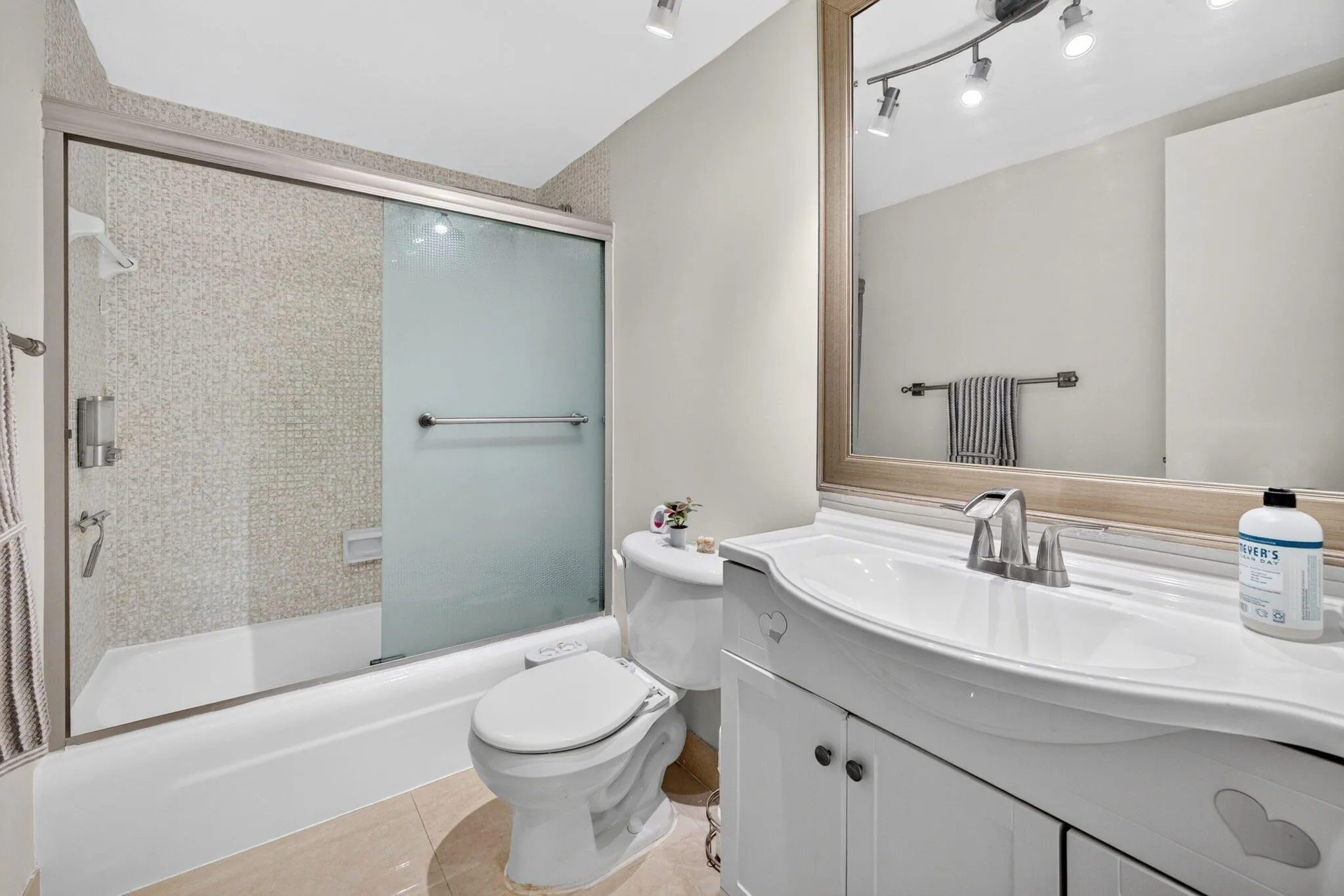 Bathroom tub resurfaced