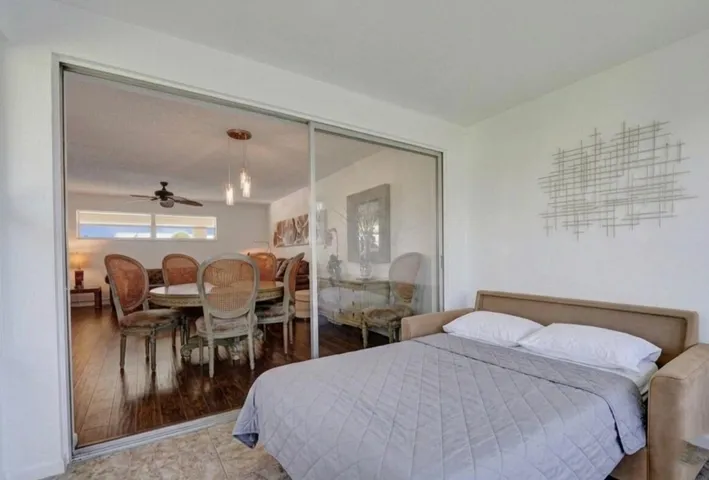 perfect area for overnight guests or office space