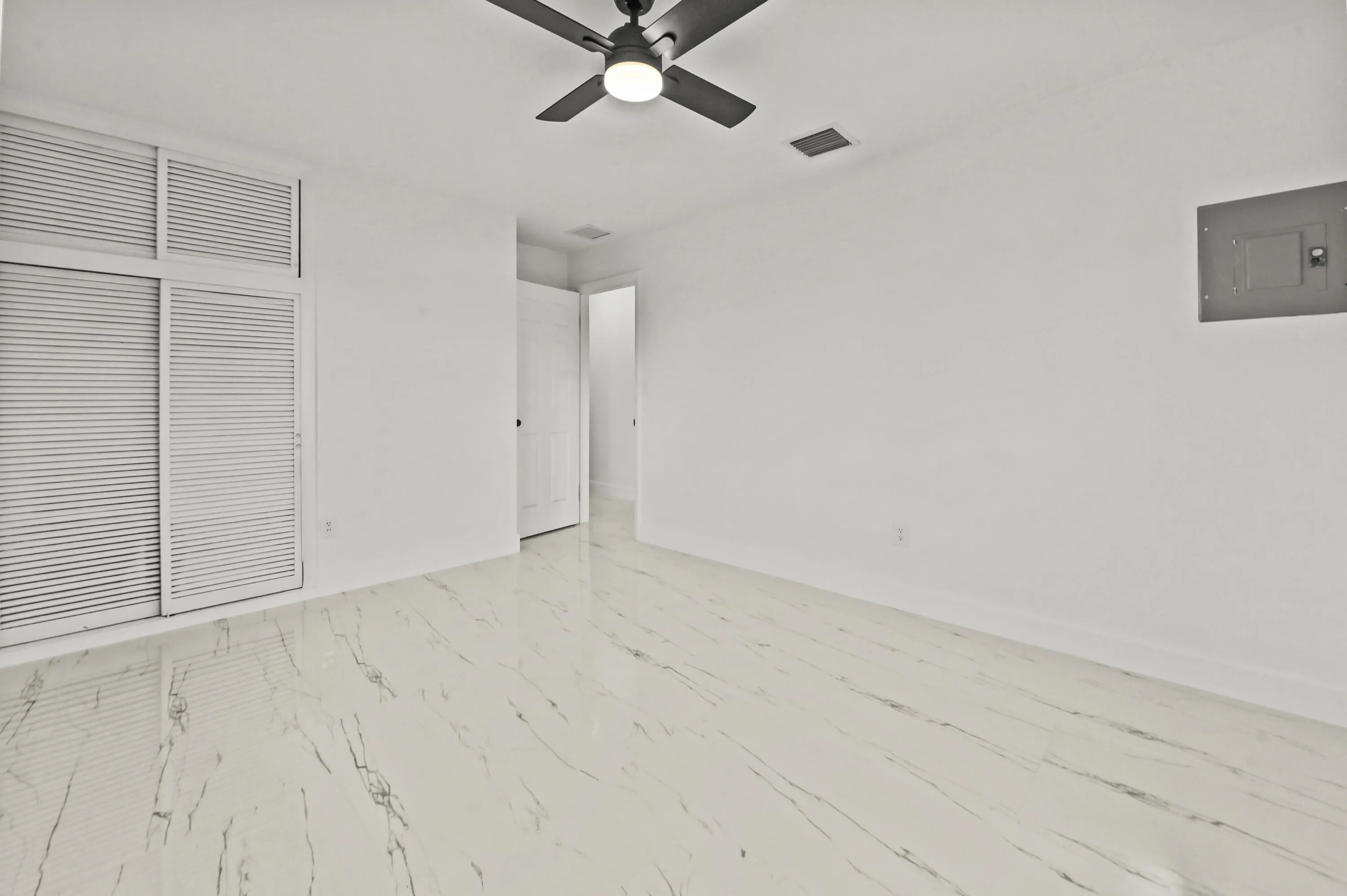 23 Bedroom 04