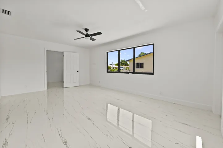 16 Family room 03