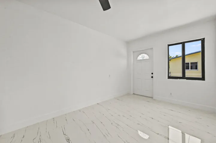 17 Bedroom 01