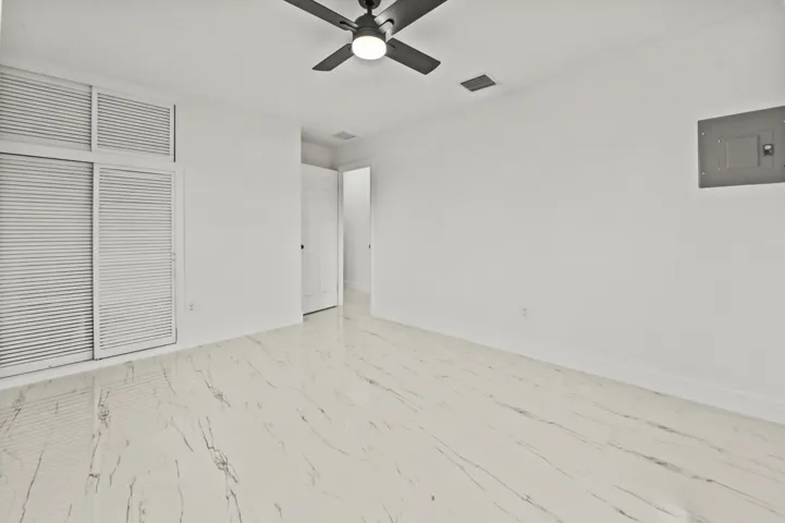 23 Bedroom 04