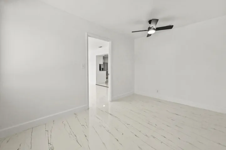 18 Bedroom 02