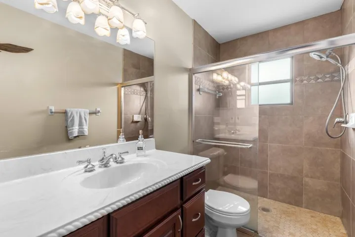 2nd Bathroom