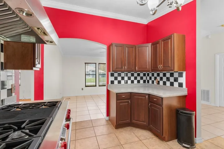 Added Cabinets view to Living Room