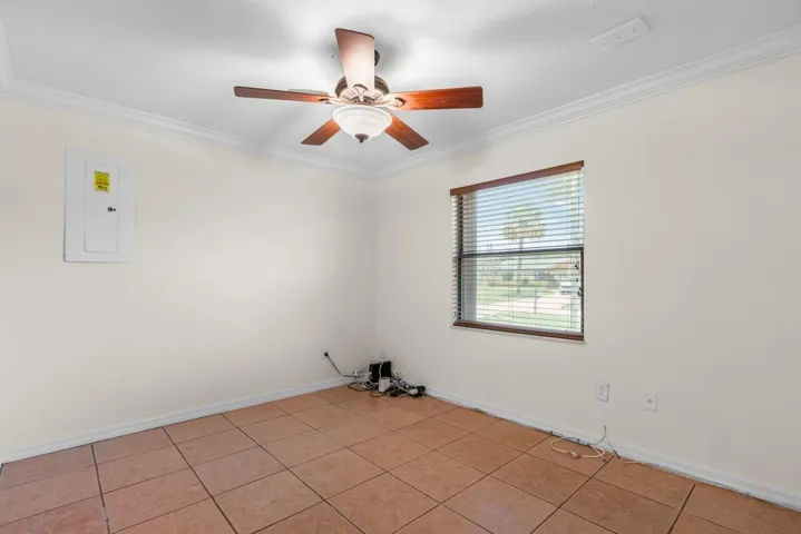 Third bedroom photo 1