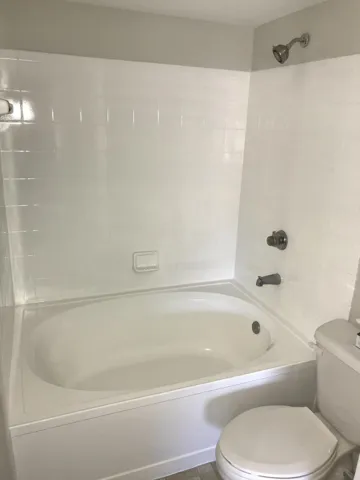 2nd Bathroom/ Guest Bath