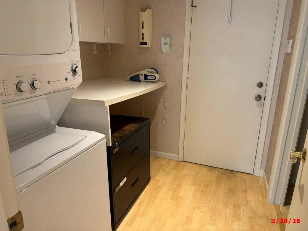 Laundry (off eat in kitchen)
