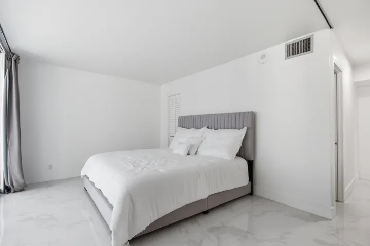 2101 S Ocean Drive 1507-9577