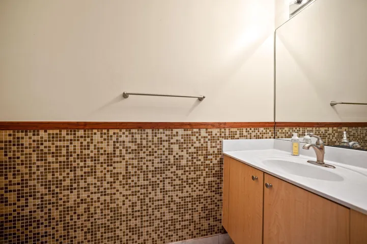 10-web-or-mls-4212-vineyard-cir