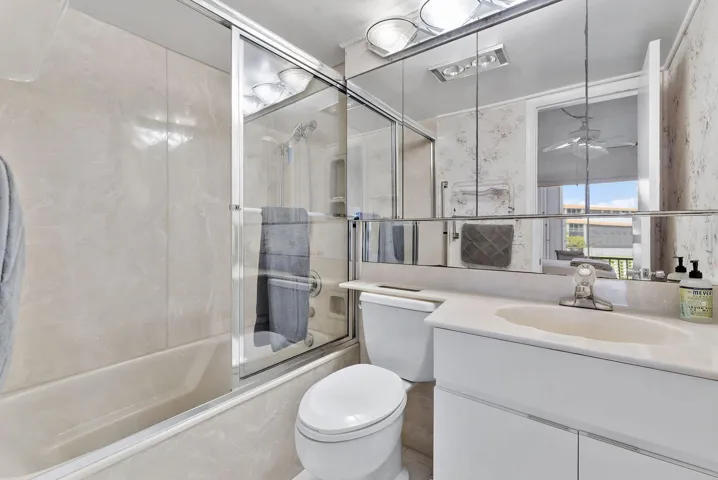 Primary Bath Tub/Showerroom