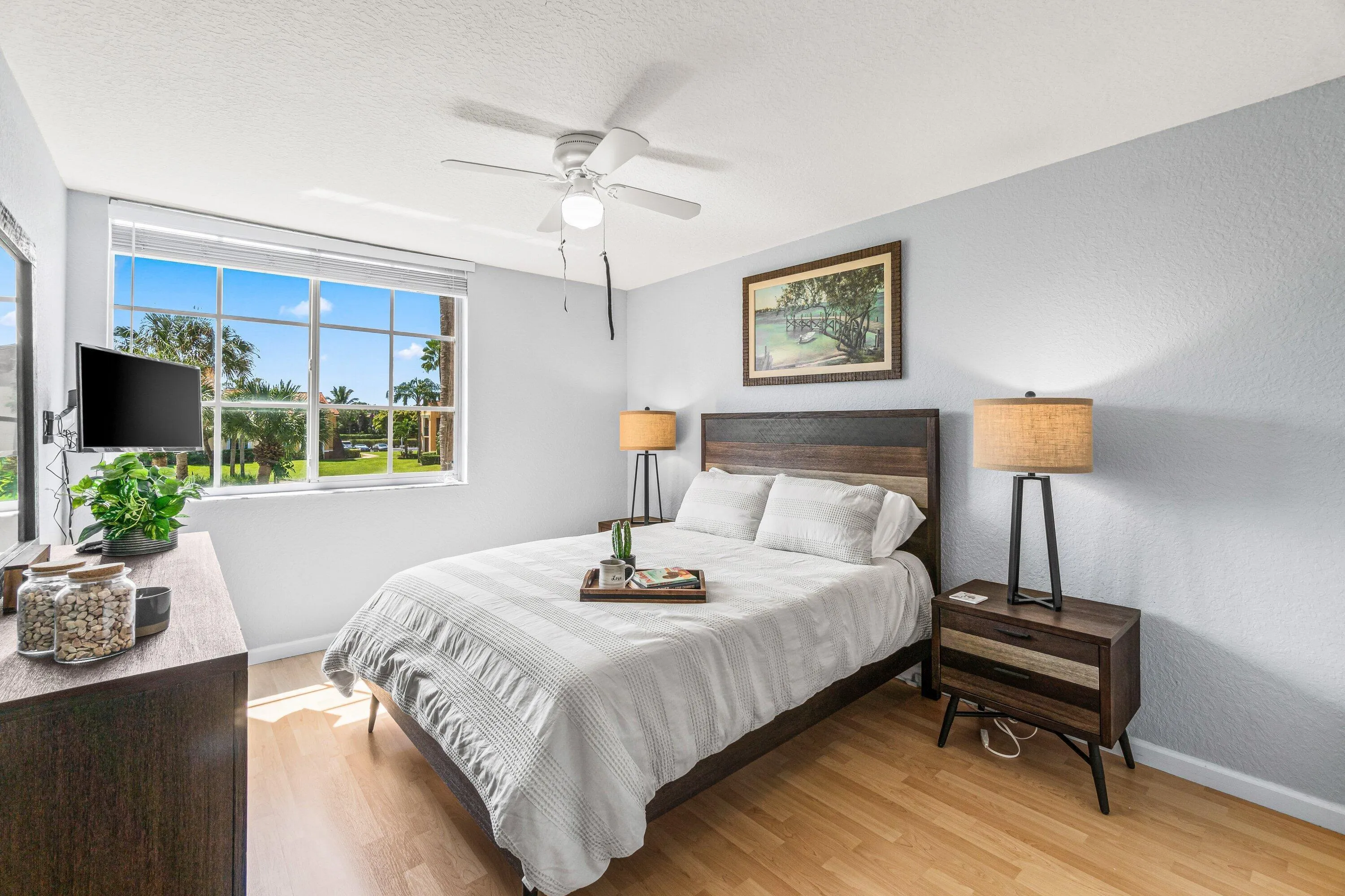 guest bedroom, Queen size bed